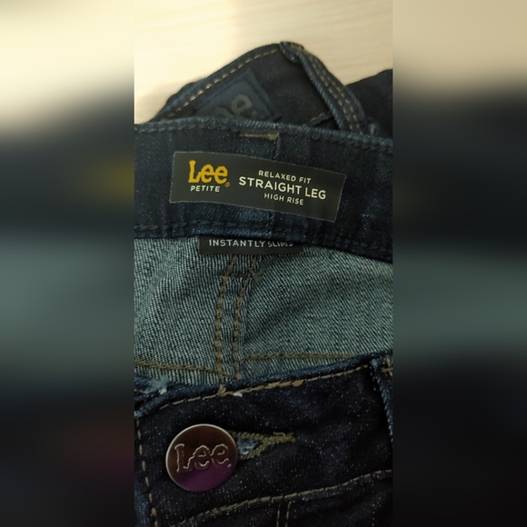 Lee Women's Instantly Slim Straight Leg Jeans 6 Petite NWOT - Picture 10 of 11